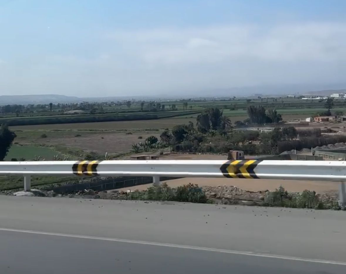 Fotografía en ruta a Huachipa, áreas verdes pobres y grises, tomada por Hikari Morisaki, 2024