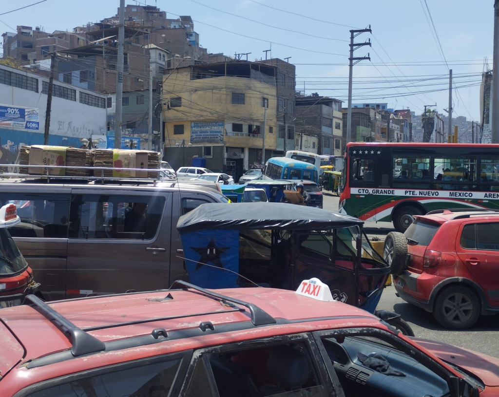 Fotografía del tráfico en Lima Centro, fotografía tomada por Jefferson Gerónimo, 2024